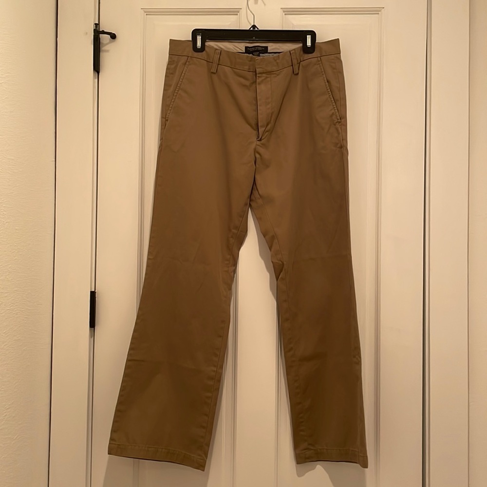 Banana Republic Boot Cut Chinos. 33/30